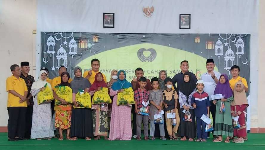 Yayasan Berkah Cahaya Santosa (BCS) Alumni SMP N 1 Majenang Santuni Anak Yatim Dan Dhuafa