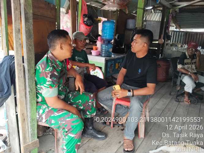 Babinsa Tasik Raya Pererat Silaturahmi, Ajak Warga Aktif Jaga Keamanan Lingkungan