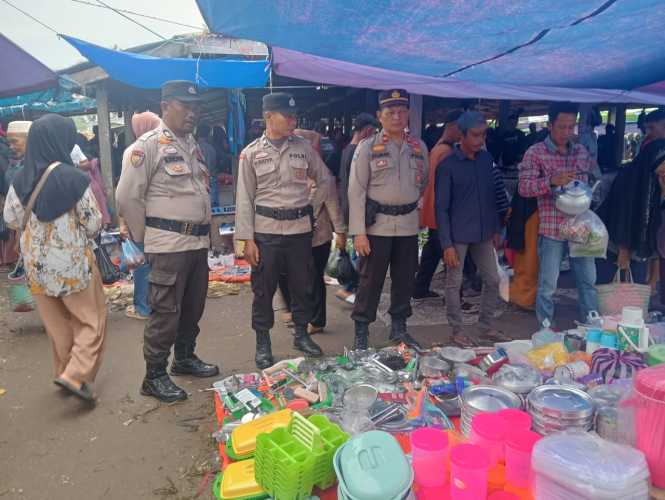Polsek Kempas Patroli dan Sambangi Pasar Tradisional, Jelang Hari Raya Idul Adha.