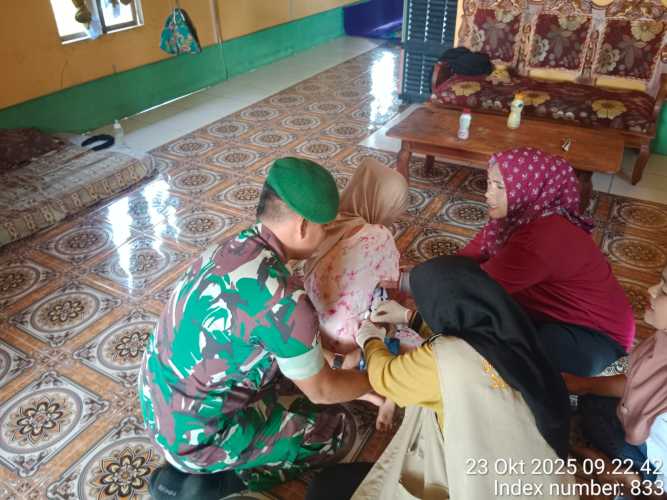 Babinsa Desa Sungai Rawa Laksanakan Kegiatan Komduk dan Kesehatan Masyarakat “Zero Dose”