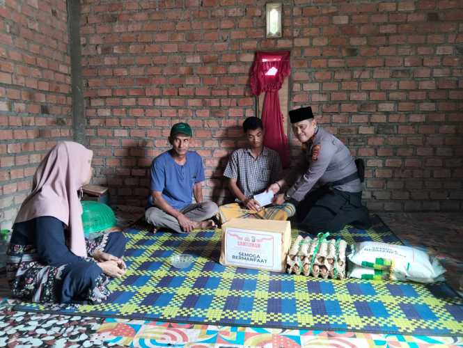 Kapolres Inhil  Inhil Melalui Kapolsek Tembilahan Hulu Berikan Santunan kepada Keluarga Korban Tenggelam di Wisata Kampar