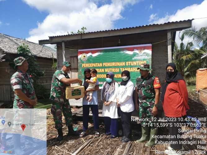 Dalam Rangka Percepatan Penurunan Stunting di Wilayahnya,Babinsa Serahkan Bantuan Tambahan Gizi