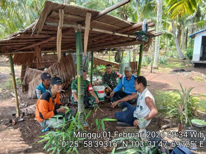 Babinsa Sungai Danai Perkuat Harkamtibmas Melalui Komunikasi Sosial