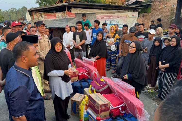 Bupati Siak Temui Korban Kebakaran di Tualang, Minta Warga Tingkatkan Kewaspadaan