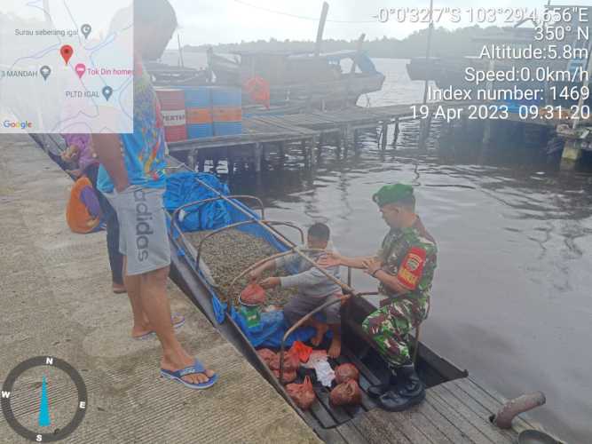Serma H.Situmorang Kepada  Pedagang Sampan Terapung Lakukan Sosialisasi