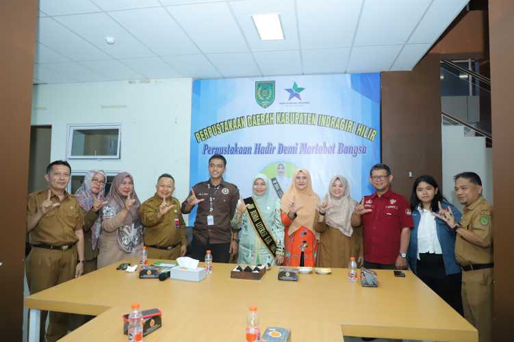 Pengurus Dewan Literasi Siswa Perpustakaan Aksara SMAN 1 Tembilahan Hadiri Penerimaan Mahasiswa KKN Tematik Literasi 2025 di Inhil