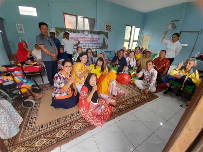 Bukti Kepedulian, Panitia Natal Oikumene Inhil Tahun 2025 Salurkan Tali Kasih Ke Pati Jompo Tembilahan