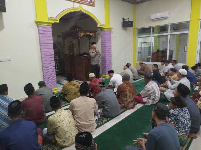 Kapolsek Kempas Sampaikan Pesan Kamtibmas Saat Tarawih Keliling di Masjid Ar Rahman.