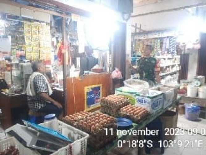 Serda Suratno Pantau Harga Bahan Pokok di Pasar Tradisional Tembilahan