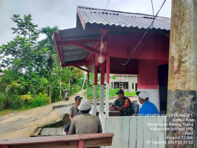 Babinsa Sungai Raya Adaptif Menjaga Keamanan