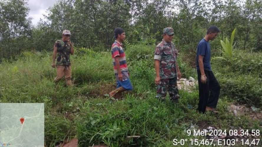 Babinsa Bimbing Warga Tentang Penanganan Karhutlah