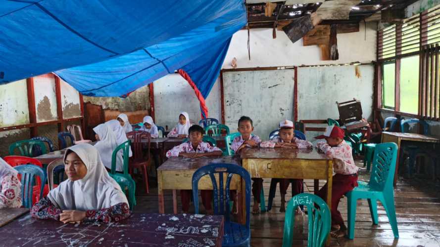Respons Cepat Sambu Group,Bantuan Bangunan Sekolah Sementara Hadir untuk Siswa SD 04 Desa Sungai Laut
