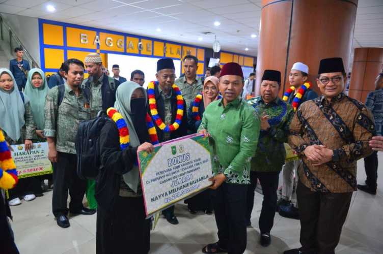 Tiba di Pekanbaru, Kafilah Riau Disambut Hangat Gubernur Abdul Wahid