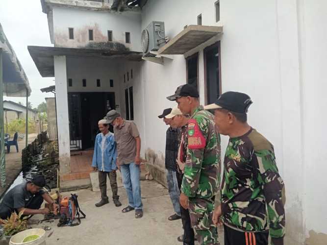 Babinsa Sungai Beringin Pererat Silaturahmi Lewat Jumat Komduk, Warga Diimbau Jaga Kesehatan dan Cegah Karhutla