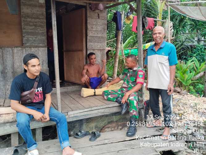 Babinsa Serda Syafrijon Gencarkan Jumat Bersih di Sungai Luar, Ajak Warga Antisipasi Wabah Penyakit Musim Hujan