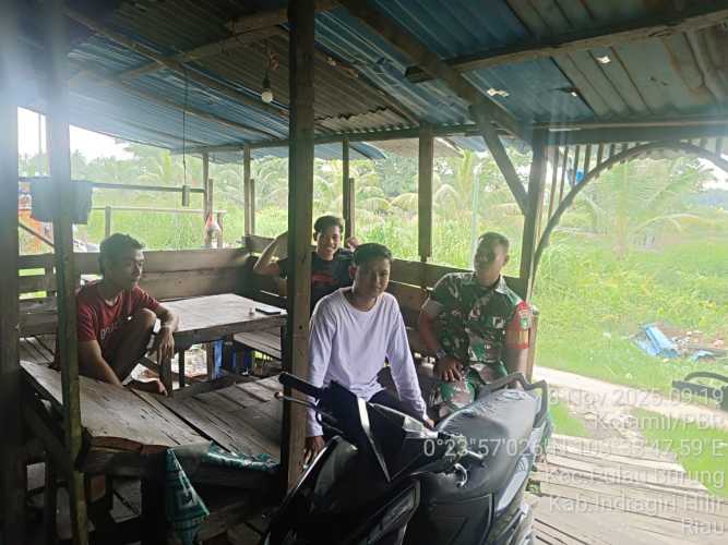 Babinsa Pulau Burung Perkuat Komduk Juga Jaga Kebersihan Lingkungan dan Keamanan