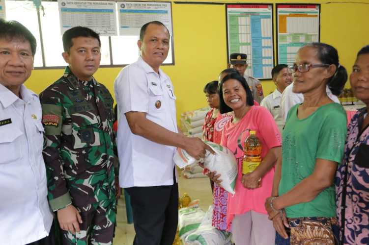 Dandim 0208/Asahan Laksanakan Penyaluran CPP Untuk Bantuan Pangan di Desa Rawang Pasar VI