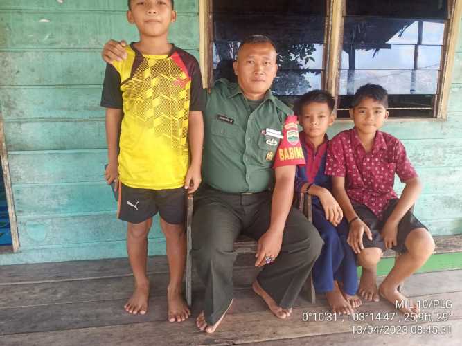 Koptu J.Manurung Berikan Motivasi Anak anak untuk Tetap Belajar