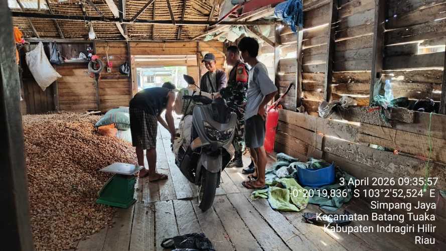 Babinsa Simpang Jaya Ajak Warga Budayakan Sifat Tolong-Menolong dalam Kehidupan Sehari-hari
