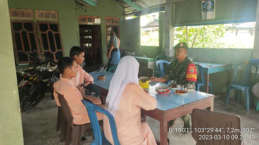 Babinsa Inisiasi Kecintaan Tanah Air Bagi Siswa Sekolah