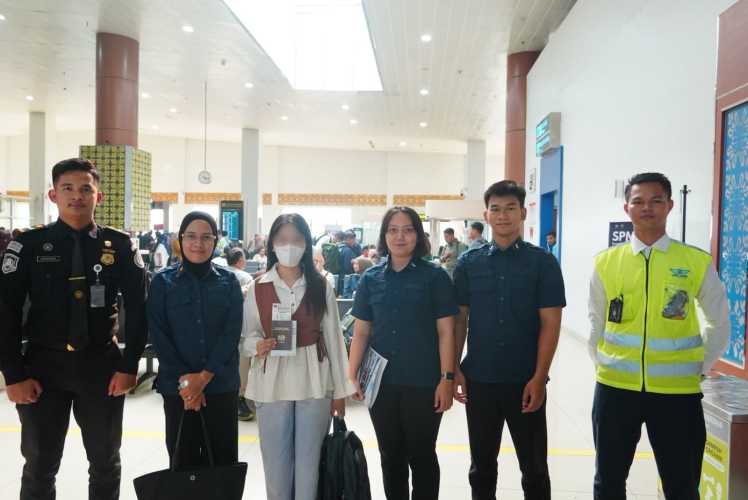 Melanggar Aturan Keimigrasian, Perempuan Asal Malaysia Dideportasi Imigrasi Pekanbaru
