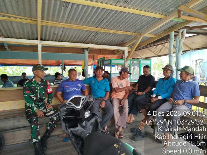 Babinsa Mandah menjaga situasi keamanan dan ketertiban kampung tetap kondusif