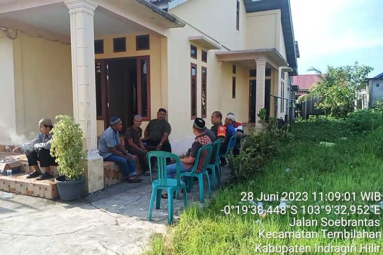 Sertu Anton pimpin Rapat musyawarah penyembelihan hewan qurban di lingkungan