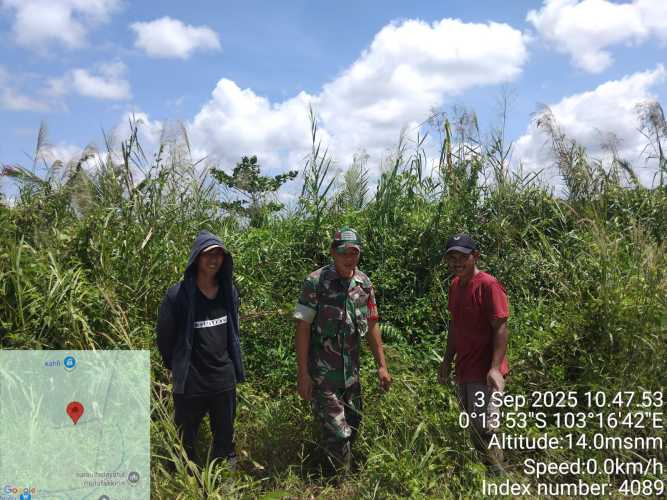 Babinsa Batang Tuaka proaktif menjaga dan melindungi wilayah hijau dari ancaman kebakaran,
