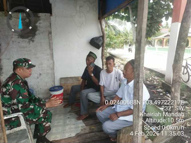 Babinsa Bente Kopda Hendri Laksanakan Komsos di Desa Binaan untuk Pererat Silaturahmi