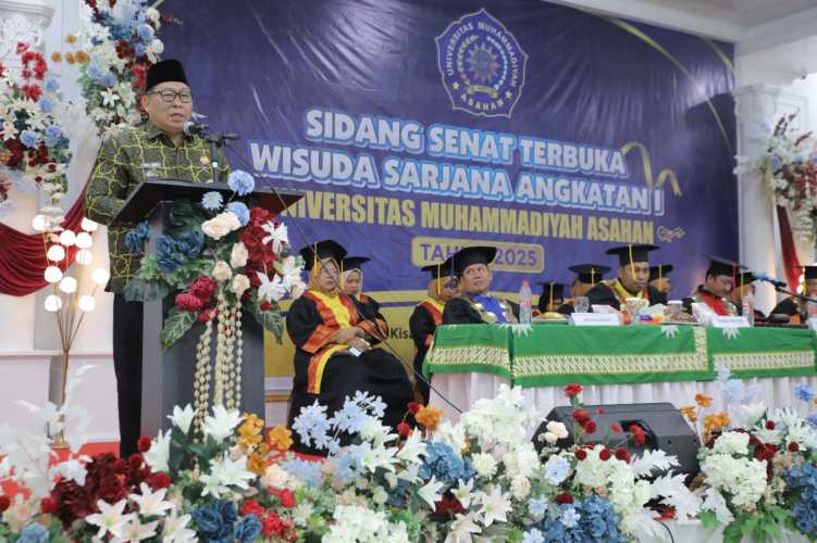 Pemkab Asahan Hadiri Wisuda Perdana Sarjana UMMAS Tahun 2025