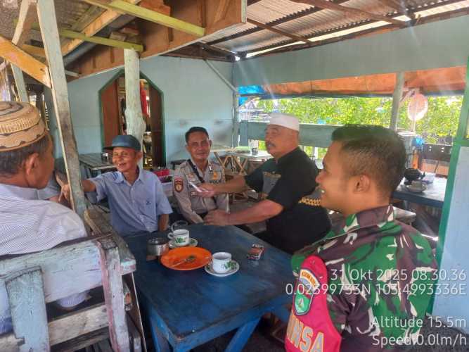 Babinsa Koramil 08/Mandah Jalin Kebersamaan Lewat Kegiatan Komduk di Desa Binaan