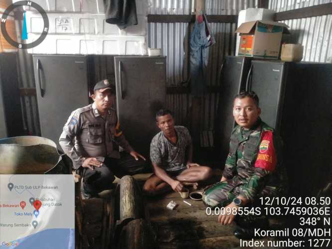 Babinsa dan Babinkamtibmas Mandah Gerak Cepat Evakuasi Korban Kapal Tenggelam di Perairan Tanjung Datuk