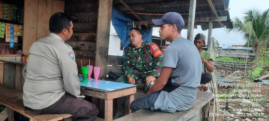 Babinsa Simpang Jaya Melakukan Sosialisasi Keselamatan Dalam Bekerja