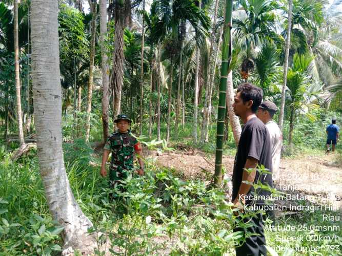 Babinsa Koramil 12/Batang Tuaka Gelar Sosialisasi dan Patroli Tapal Batas, Cegah Potensi Konflik Agraria di Tanjung Siantar