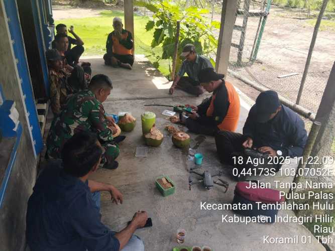 Babinsa Koramil 01/Tembilahan Gelar Komsos, Dengarkan Keluhan Warga Desa Sungai Intan
