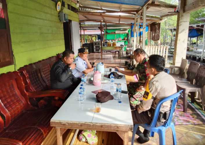 Bhabinkamtibmas Desa Belaras Barat Koordinasi Pendataan Lahan Jagung Dukung Swasembada Pangan di Kecamatan Mandah