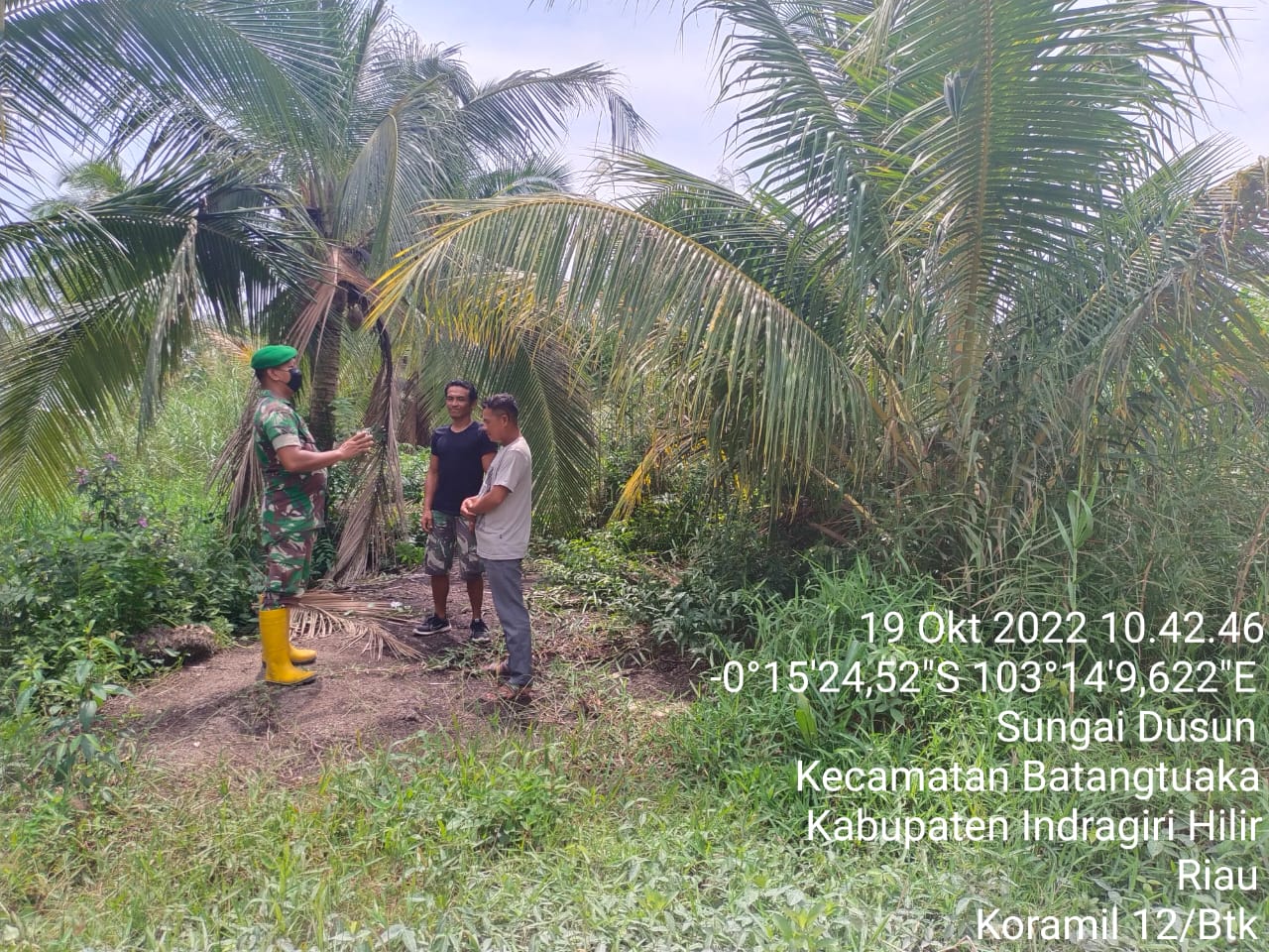 Serda Pernando Sitompul Babinsa Koramil 12/Batang Tuaka Membangun Jaring Karlahut