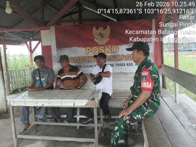 Babinsa Sungai Piring Himbau Kewaspadaan Penyeberangan Laut di Tengah Cuaca Buruk