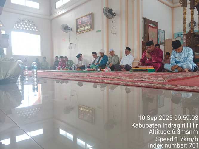 Camat Batang Tuaka Dampingi Bupati Inhil Hadiri Peringatan Maulid Nabi di Sei Junjangan, Pererat Silaturahmi Umat