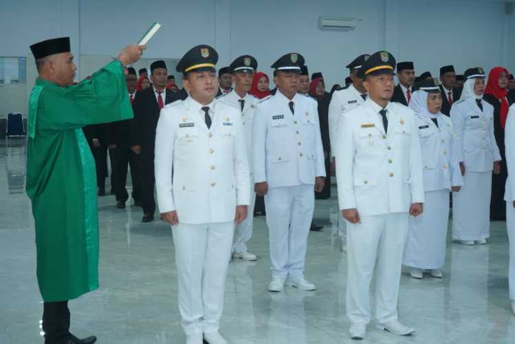 Bupati Asahan Lantik Pejabat Administrator dan Pengawas