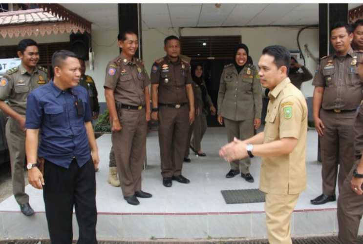 Pj.Bupati Inhil H.Erisman Yahya Tinjau Tingkat Kebersihan Kantor OPD