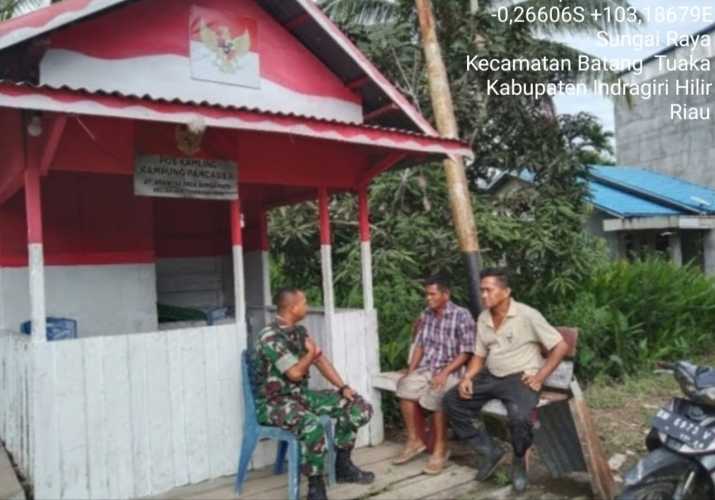 Babinsa Sungai Raya Jaga Tradisi Gotong Royong