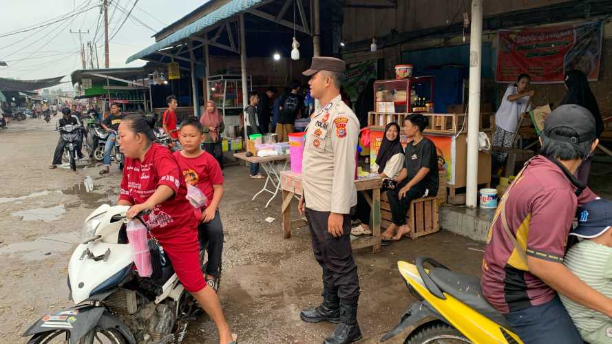 Polsek Pulau Burung Meningkatkan Pengawasan Kamtibmas di Pusat Keramaian Menjelang Berbuka Puasa