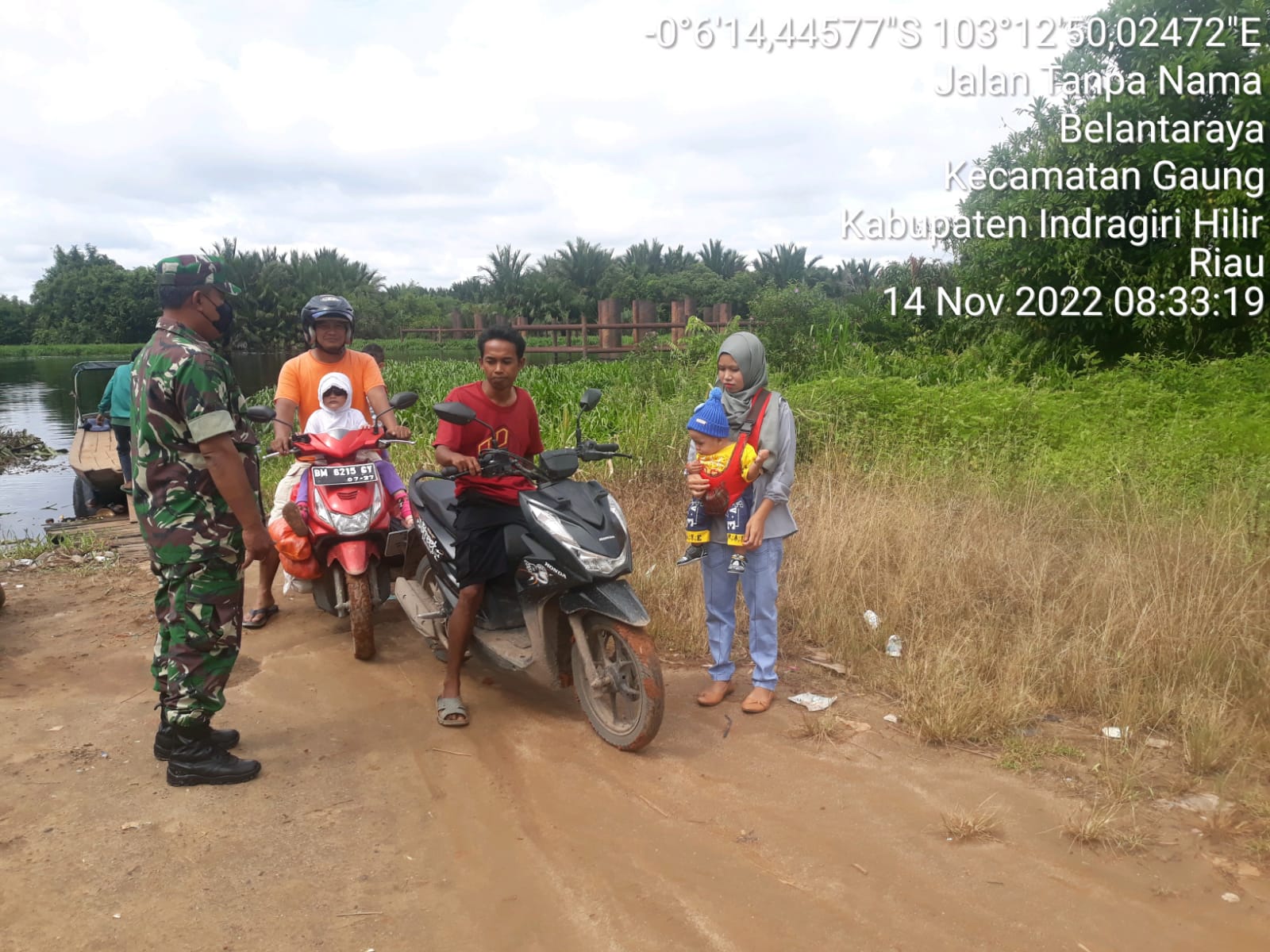 Serma  Sasmito Lakukan Penyuluhan Penyeberangan Desa