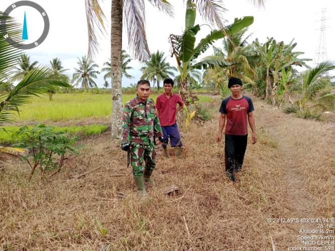 Babinsa Koramil 01/Tbh Laksanakan Patroli Tapal Batas, Cegah Konflik Agraria dan Titik Api
