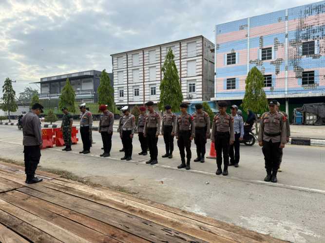 Babinsa Serda Ronal Manalu Laksanakan Apel di Pos Pengamanan Lebaran di Jalan Baharudin Yusuf (Terminal