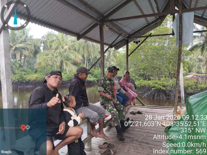 Babinsa Koramil 08/Mandah Perkuat Silaturahmi Demi Ketentraman Sosial Masyarakat