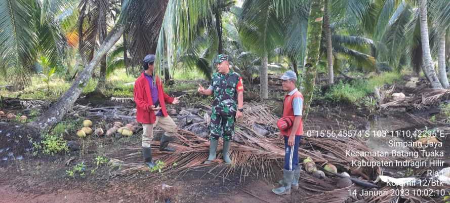 Babinsa Cegah Dampak Asap dan Api