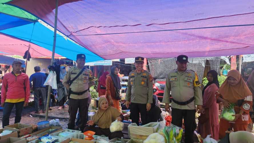 Jelang Bulan Ramadhan 1446 H, Kapolsek Kempas Intensifkan Patroli dan Sambang Pasar Kilo 8 Harapan Tani.