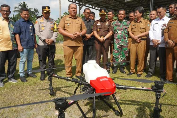 Bupati Asahan Serahkan Bantuan Alsintan untuk Dukung Percepatan Swasembada Pangan